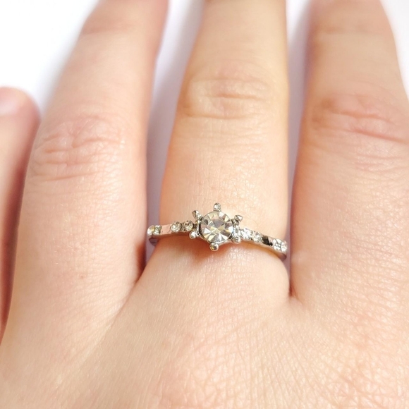 NWOT Beautiful Silver CZ Rhinestone Ring, sz 6 - Picture 1 of 14